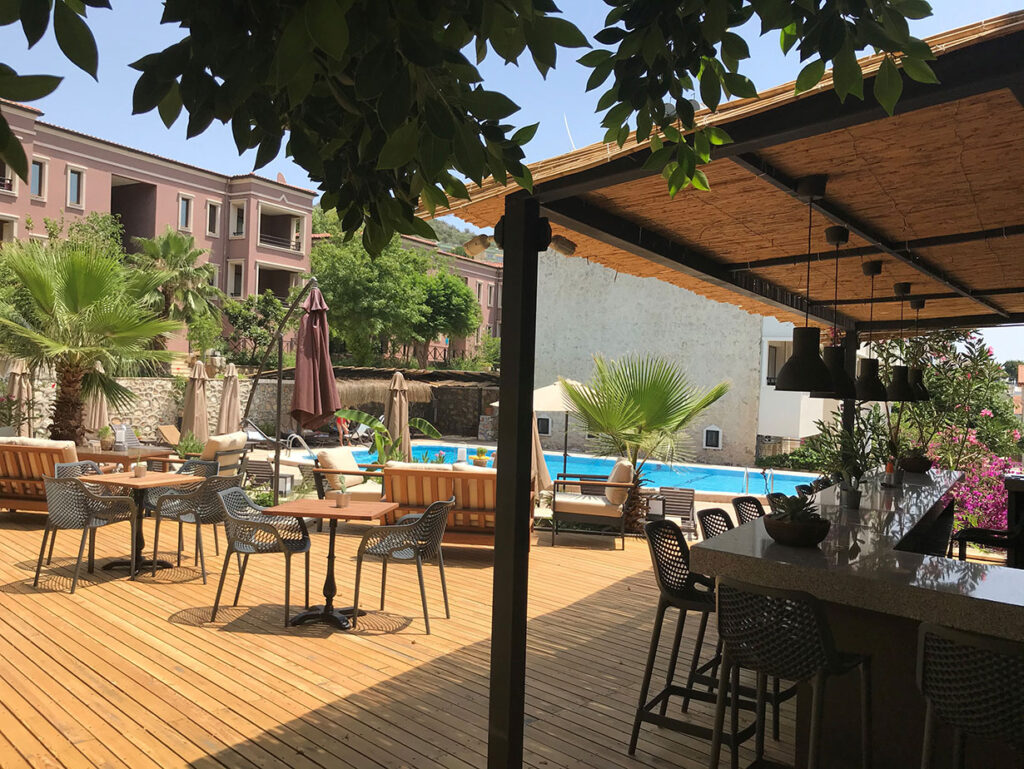 Pool Bar True Blue