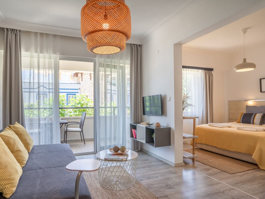 Standard Suite with Balcony 01